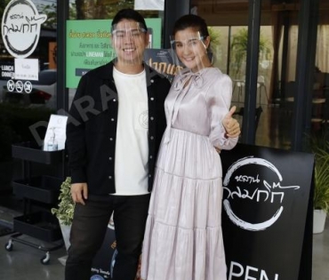 “เปาวลี-เอิร์ธ” ดีใจเปิดอาหารขานรับนโยบายรัฐเว้นระยะห่าง