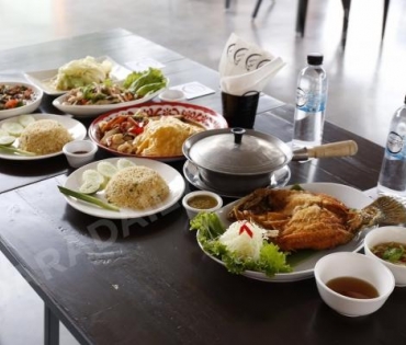 “เปาวลี-เอิร์ธ” ดีใจเปิดอาหารขานรับนโยบายรัฐเว้นระยะห่าง