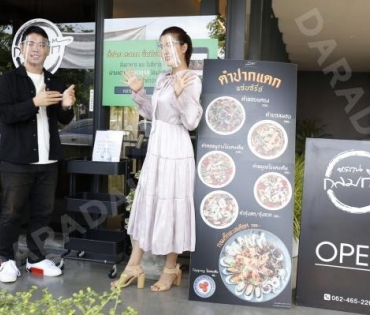 “เปาวลี-เอิร์ธ” ดีใจเปิดอาหารขานรับนโยบายรัฐเว้นระยะห่าง