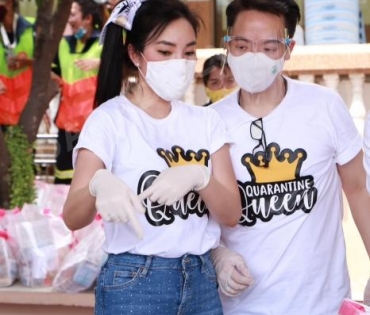  "เมย์" ควง  "บิ๊ก" แจกถุงยังชีพ 1 พันชุดช่วยเหลือคนเดือดร้อนจากโควิด 