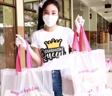  "เมย์" ควง  "บิ๊ก" แจกถุงยังชีพ 1 พันชุดช่วยเหลือคนเดือดร้อนจากโควิด 