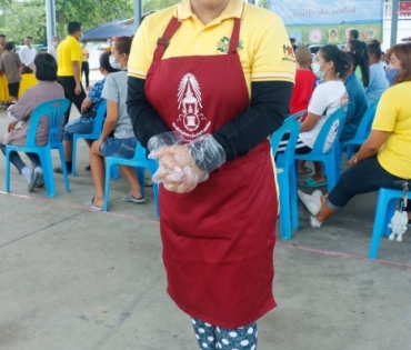 "หม่ำ จ๊กมก" และ "ฮาย อาภาพร" ร่วมใจมอบถุงยังชีพให้กับประชาชน 