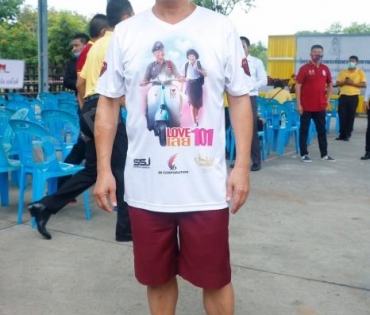 "หม่ำ จ๊กมก" และ "ฮาย อาภาพร" ร่วมใจมอบถุงยังชีพให้กับประชาชน 