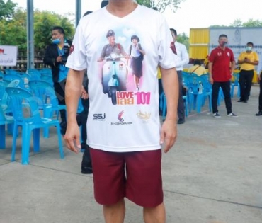 "หม่ำ จ๊กมก" และ "ฮาย อาภาพร" ร่วมใจมอบถุงยังชีพให้กับประชาชน 