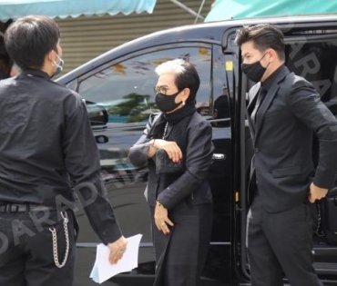 วันพระราชทานเพลิงศพ "ตั้ว ศรัณยู"