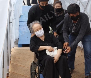 วันพระราชทานเพลิงศพ "ตั้ว ศรัณยู"