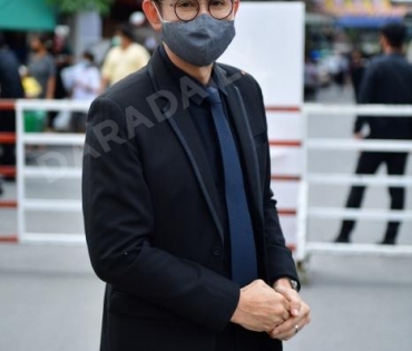 วันพระราชทานเพลิงศพ "ตั้ว ศรัณยู"
