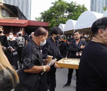 วันพระราชทานเพลิงศพ "ตั้ว ศรัณยู"