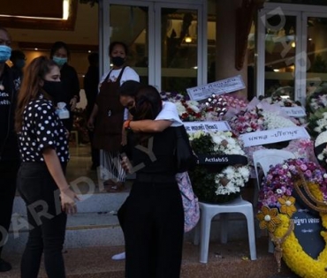 วันพระราชทานเพลิงศพ "ตั้ว ศรัณยู"
