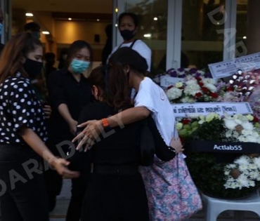 วันพระราชทานเพลิงศพ "ตั้ว ศรัณยู"