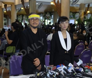 วันพระราชทานเพลิงศพ "ตั้ว ศรัณยู"