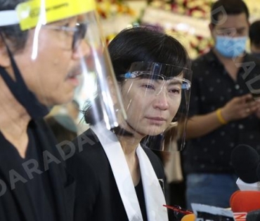 วันพระราชทานเพลิงศพ "ตั้ว ศรัณยู"