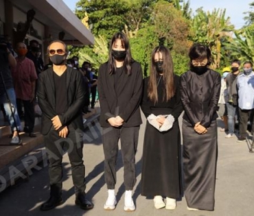 วันพระราชทานเพลิงศพ "ตั้ว ศรัณยู"