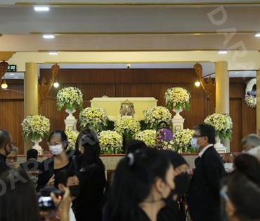 วันพระราชทานเพลิงศพ "ตั้ว ศรัณยู"