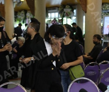วันพระราชทานเพลิงศพ "ตั้ว ศรัณยู"