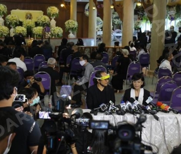 วันพระราชทานเพลิงศพ "ตั้ว ศรัณยู"
