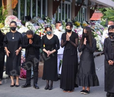 วันพระราชทานเพลิงศพ "ตั้ว ศรัณยู"