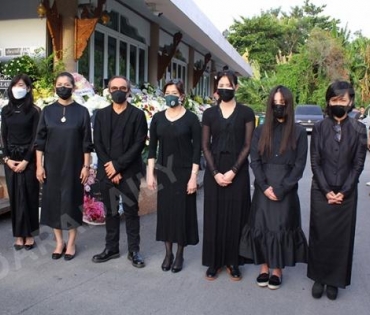 วันพระราชทานเพลิงศพ "ตั้ว ศรัณยู"