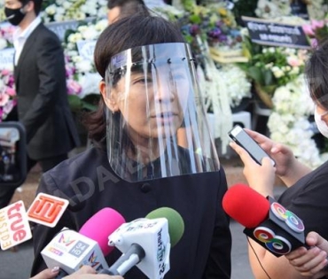 วันพระราชทานเพลิงศพ "ตั้ว ศรัณยู"