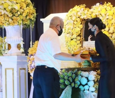 วันพระราชทานเพลิงศพ "ตั้ว ศรัณยู"