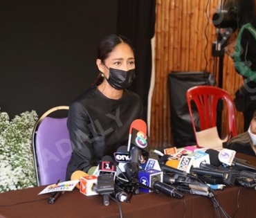 วันพระราชทานเพลิงศพ "ตั้ว ศรัณยู"