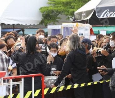 วันพระราชทานเพลิงศพ "ตั้ว ศรัณยู"