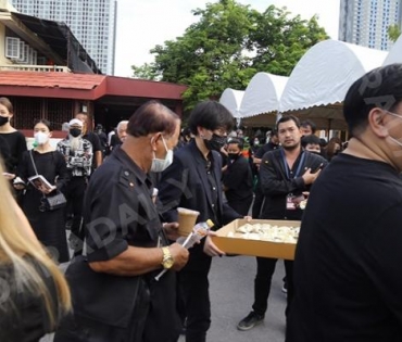 วันพระราชทานเพลิงศพ "ตั้ว ศรัณยู"