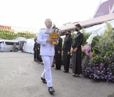 วันพระราชทานเพลิงศพ "ตั้ว ศรัณยู"