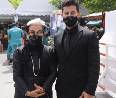วันพระราชทานเพลิงศพ "ตั้ว ศรัณยู"