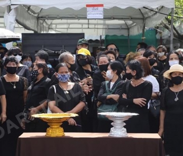 วันพระราชทานเพลิงศพ "ตั้ว ศรัณยู"