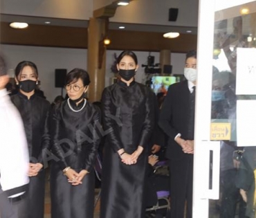 วันพระราชทานเพลิงศพ "ตั้ว ศรัณยู"