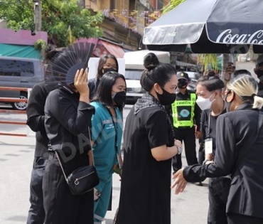 วันพระราชทานเพลิงศพ "ตั้ว ศรัณยู"