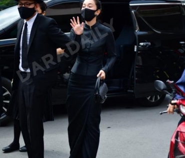 วันพระราชทานเพลิงศพ "ตั้ว ศรัณยู"