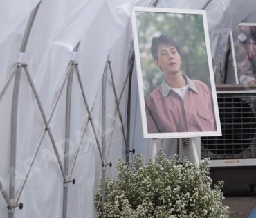 วันพระราชทานเพลิงศพ "ตั้ว ศรัณยู"