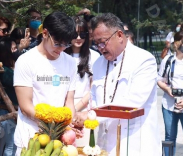 ภาพบรรยากาศงานบวงสรวง "โลกทั้งใบให้นายคนเดียว เดอะซีรีส์"