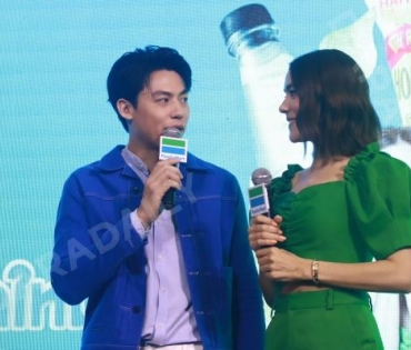 "หมาก-คิม" ร่วมงาน "Family Mart"