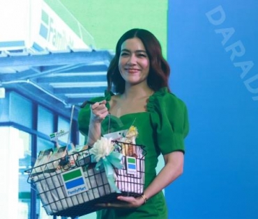 "หมาก-คิม" ร่วมงาน "Family Mart"