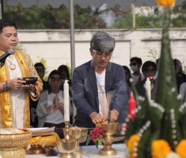 “ยุ้ย-น้ำตาล-โอม-ฟิล์ม” นำทีมนักแสดงบวงสรวงละครเรื่อง “ตะวันตกดิน”