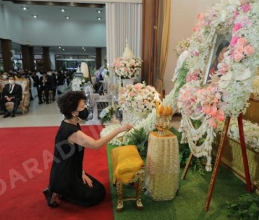 ภาพบรรยากาศงาน สวดอภิธรรมศพ คุณแม่ พรพรรณ พรรณนิภา ณ. ศาลาทักษิณาประดิษฐ วัดพระศรีมหาธาตุวรมหาวิหาร 