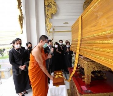 ภาพบรรยากาศงาน สวดอภิธรรมศพ คุณแม่ พรพรรณ พรรณนิภา ณ. ศาลาทักษิณาประดิษฐ วัดพระศรีมหาธาตุวรมหาวิหาร 