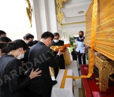 ภาพบรรยากาศงาน สวดอภิธรรมศพ คุณแม่ พรพรรณ พรรณนิภา ณ. ศาลาทักษิณาประดิษฐ วัดพระศรีมหาธาตุวรมหาวิหาร 