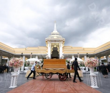 ภาพบรรยากาศงาน สวดอภิธรรมศพ คุณแม่ พรพรรณ พรรณนิภา ณ. ศาลาทักษิณาประดิษฐ วัดพระศรีมหาธาตุวรมหาวิหาร 