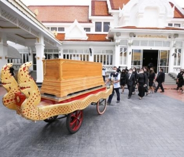 ภาพบรรยากาศงาน สวดอภิธรรมศพ คุณแม่ พรพรรณ พรรณนิภา ณ. ศาลาทักษิณาประดิษฐ วัดพระศรีมหาธาตุวรมหาวิหาร 