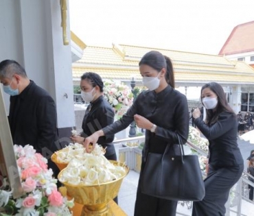 ภาพบรรยากาศงาน สวดอภิธรรมศพ คุณแม่ พรพรรณ พรรณนิภา ณ. ศาลาทักษิณาประดิษฐ วัดพระศรีมหาธาตุวรมหาวิหาร 