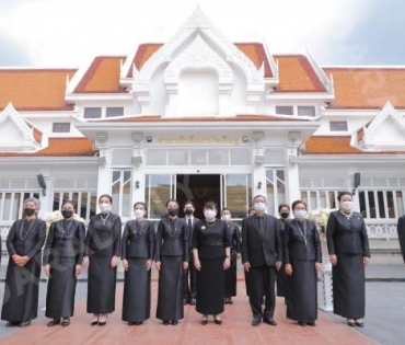 ภาพบรรยากาศงาน สวดอภิธรรมศพ คุณแม่ พรพรรณ พรรณนิภา ณ. ศาลาทักษิณาประดิษฐ วัดพระศรีมหาธาตุวรมหาวิหาร 