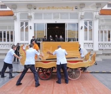 ภาพบรรยากาศงาน สวดอภิธรรมศพ คุณแม่ พรพรรณ พรรณนิภา ณ. ศาลาทักษิณาประดิษฐ วัดพระศรีมหาธาตุวรมหาวิหาร 