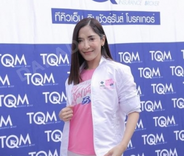 เลขาธิการ คปภ. นำทัพประกันภัยลงพื้นที่ “ชุมชนเกาะเกร็ด” ดึง “พิ้งกี้ สาวิกา” ร่วมแถลงข่าวโครงการ 