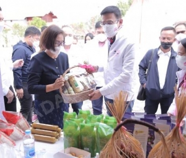 เลขาธิการ คปภ. นำทัพประกันภัยลงพื้นที่ “ชุมชนเกาะเกร็ด” ดึง “พิ้งกี้ สาวิกา” ร่วมแถลงข่าวโครงการ 