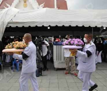 ภาพบรรยากาศคนบันเทิงร่วมงานศพศิลปินแห่งชาติ “อาต้อย เศรษฐา ศิระฉายา”