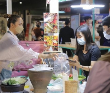 ภาพบรรยากาศงาน “daradaily แบรนด์เนมมือสอง ช้อปของดารา” @MBK วันที่ 2